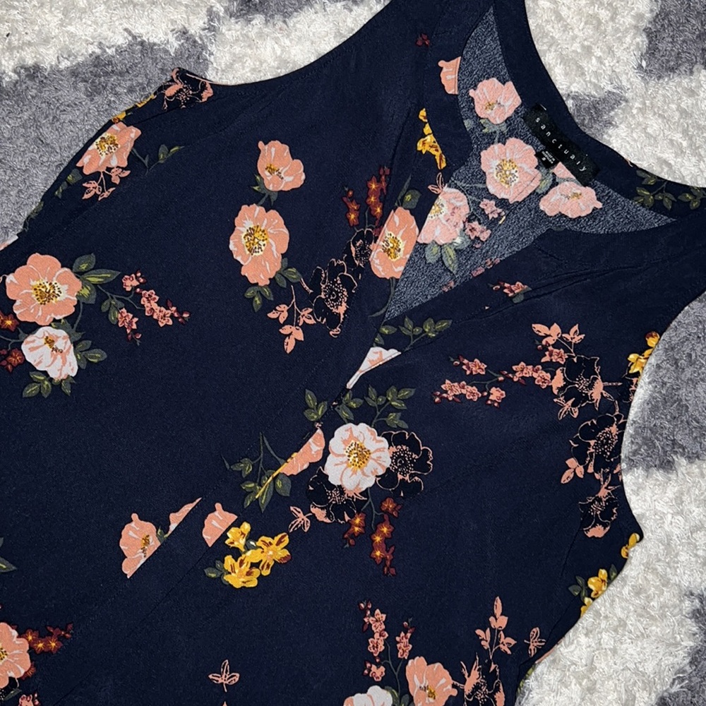 Sanctuary navy blue floral sleeveless V-neck button down blouse size small